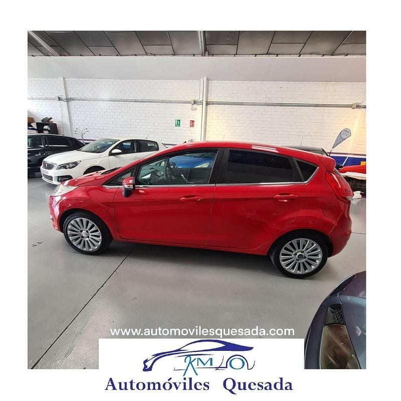 Usado Ford Fiesta Titanium 96 CV (70 kW) 2010 Rojo Utilitario