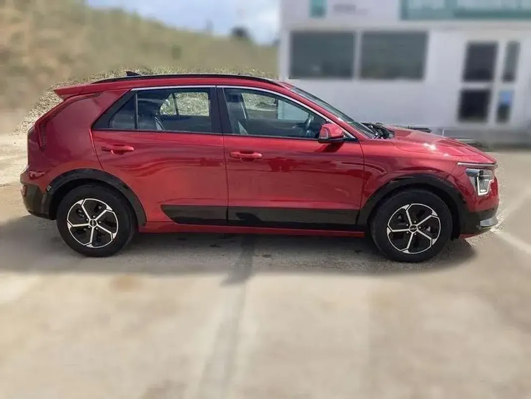 Usado Kia Niro 105 CV (77 kW) 2023 Rojo SUV