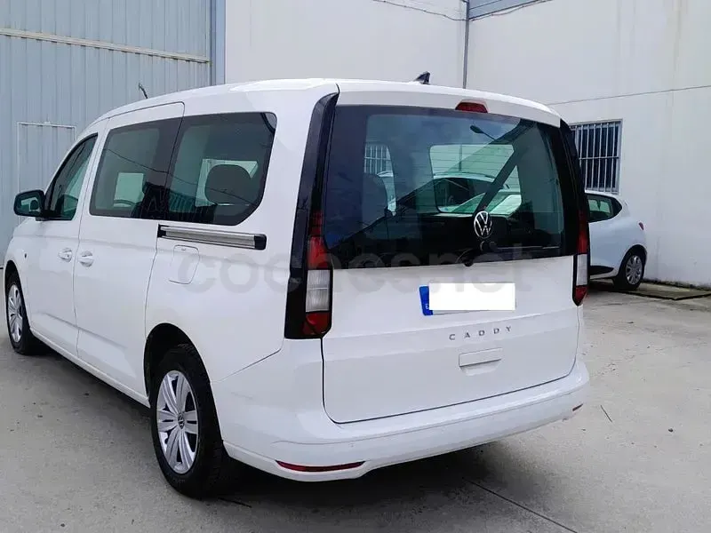 Usado VW Caddy Trendline 102 CV (75 kW) 2024 Blanco Monovolumen
