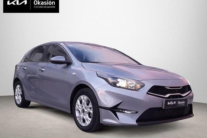 Usado Kia Ceed 120 CV (88 kW) 2024 Plateado Utilitario