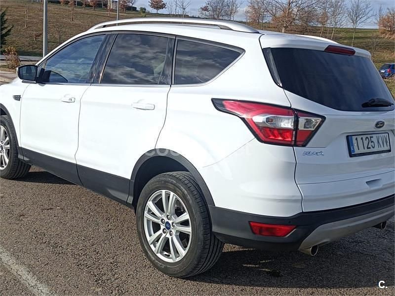 Usado Ford Kuga Trend 120 CV (88 kW) 2019 Blanco SUV