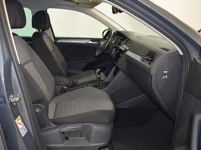 Usado VW Tiguan Life 150 CV (110 kW) 2023 Gris SUV