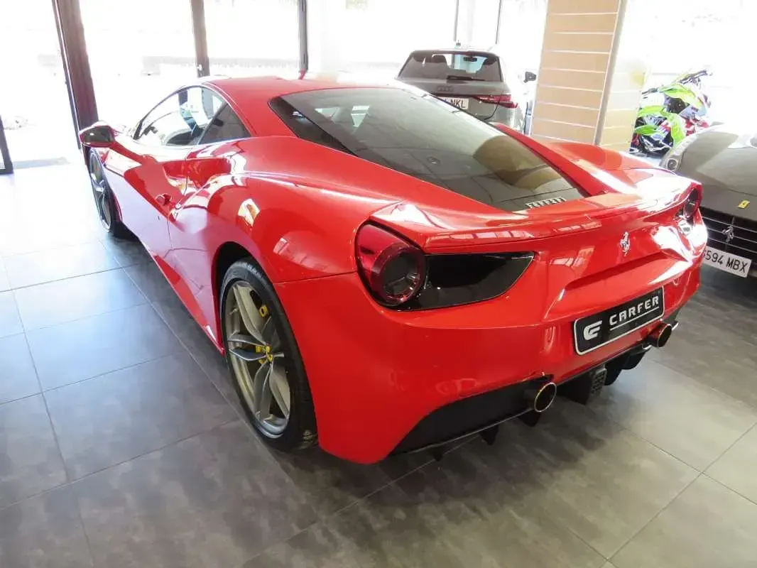 Usado Ferrari 488 670 CV (492 kW) 2016 Rojo Coupe