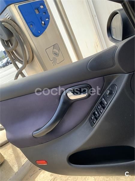 Usado Seat Leon Sport 130 CV (95 kW) 2005 Negro Berlina