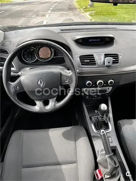 Usado Renault Mégane Life 95 CV (69 kW) 2014 Negro Berlina