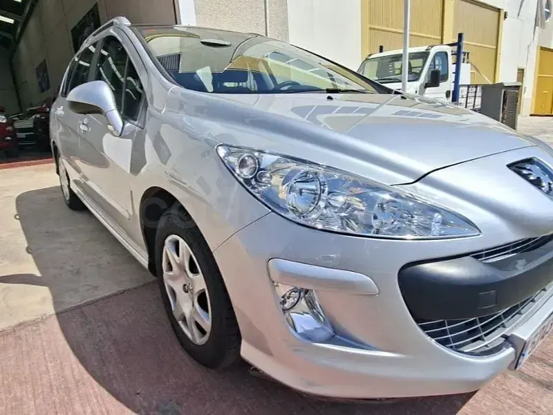 Usado Peugeot 308 SW Envy 120 CV (88 kW) 2011 Gris / plata Familiar
