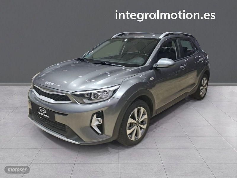 Gris Usado 2023 Kia Stonic SUV | 15.790 € (Caro) - Imagen 1/4