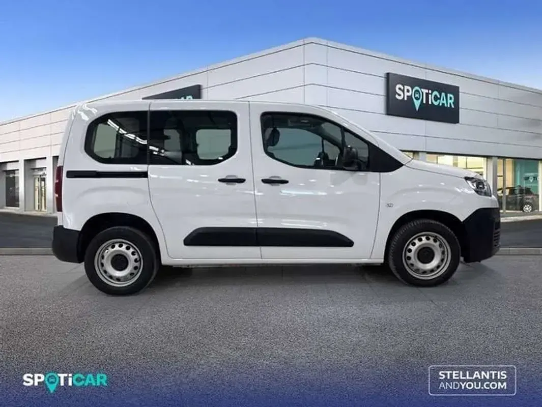 Usado Citroën Berlingo Live 102 CV (75 kW) 2023 Blanco Monovolumen
