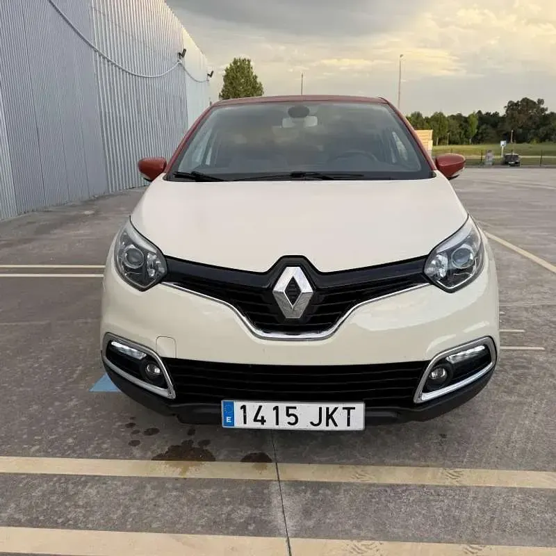 Usado Renault Captur Zen 110 CV (80 kW) 2015 Beige SUV