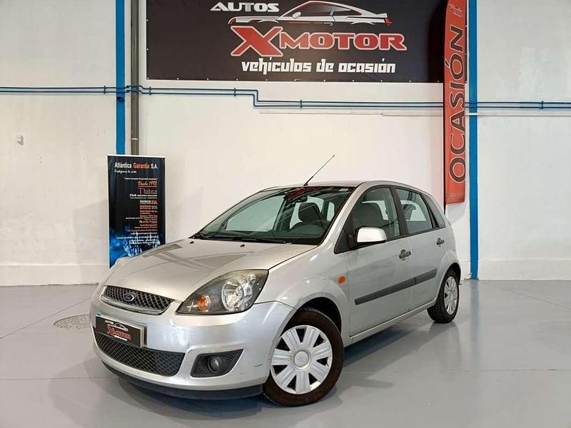 Gris / plata Usado 2006 Ford Fiesta Utilitario | 4490 € (Caro) - Imagen 1/4