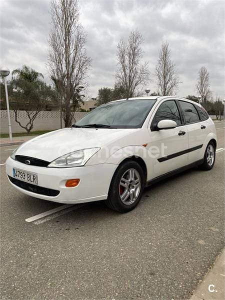 Usado Ford Focus Ambiente 100 CV (73 kW) 2001 Blanco Familiar