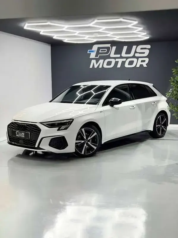 Usado Audi A3 Sportback Ambiente 150 CV (110 kW) 2022 Blanco Utilitario