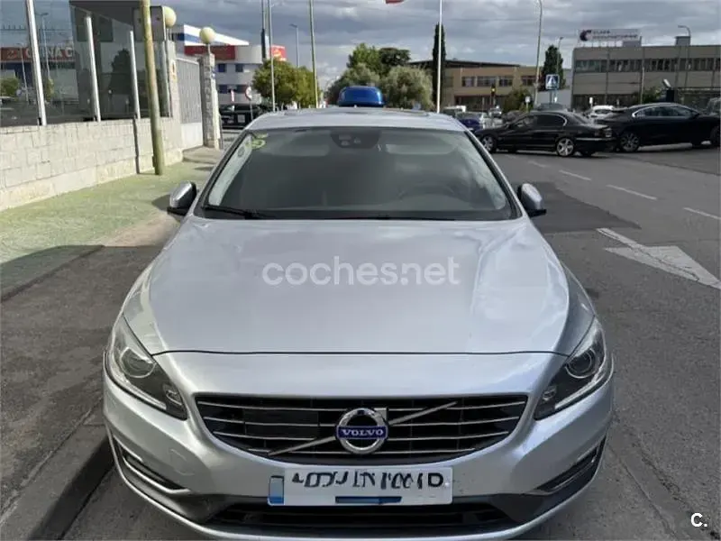 Usado Volvo V60 Momentum 136 CV (100 kW) 2013 Blanco Familiar