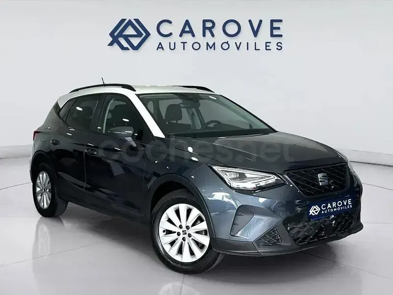 Usado Seat Arona Style 110 CV (80 kW) 2023 Gris / plata SUV