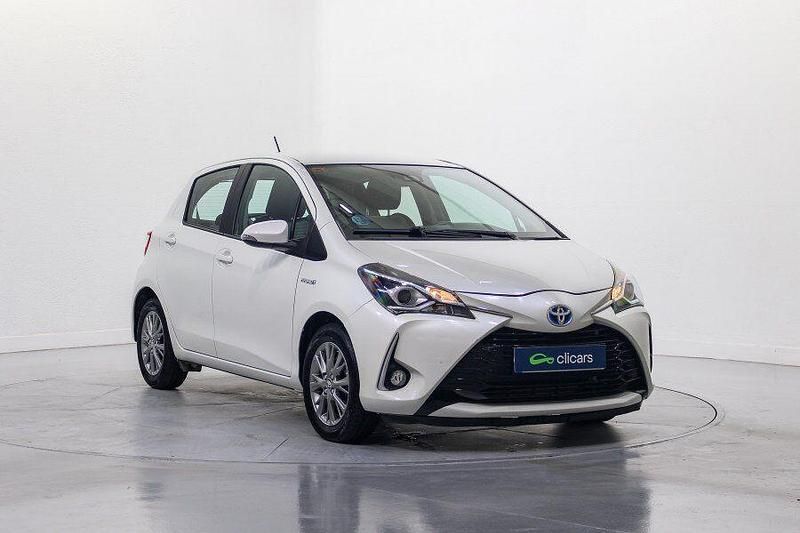 Usado Toyota Yaris Hybrid Active 100 CV (73 kW) 2018 Blanco Berlina