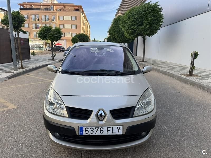 Usado Renault Scénic II Dynamique 130 CV (95 kW) 2008 Gris / plata Monovolumen