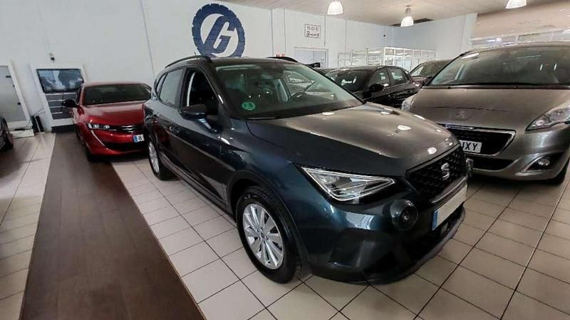 Usado Seat Arona Style 116 CV (85 kW) 2025 Gris SUV