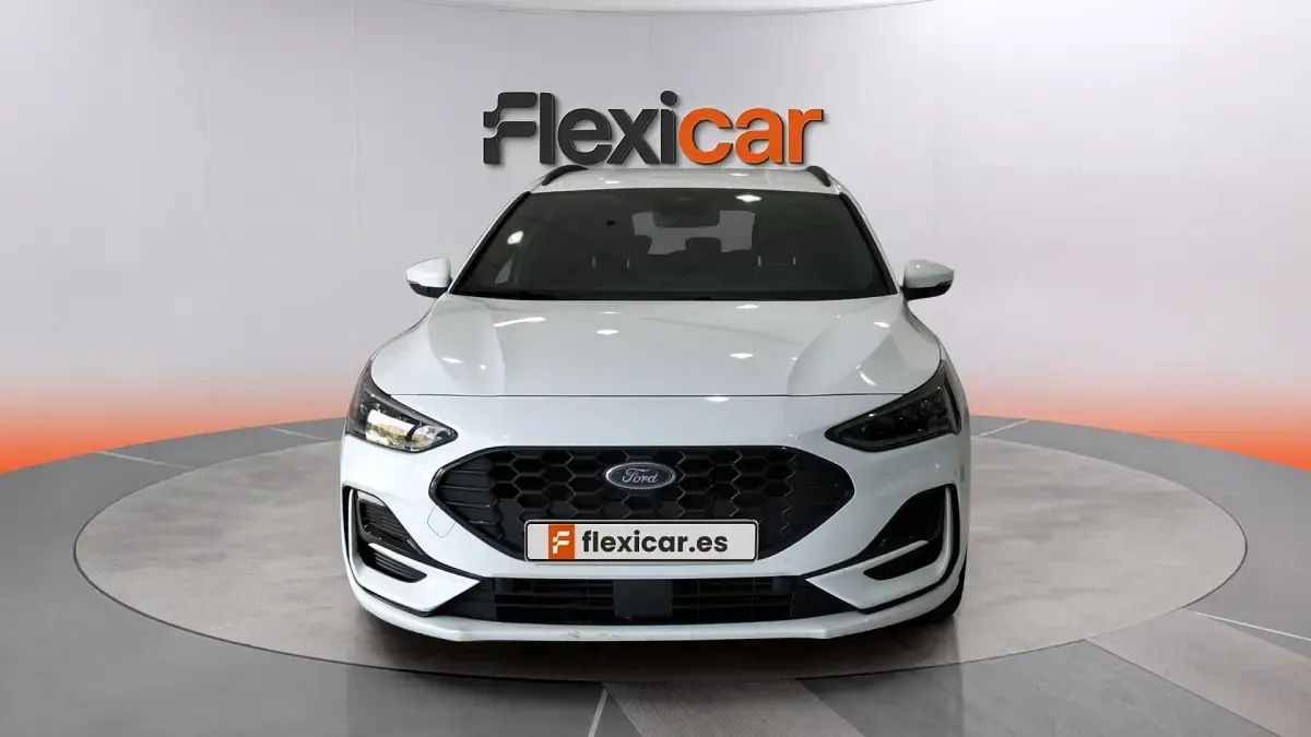 Usado Ford Focus ST-Line 155 CV (114 kW) 2023 Blanco Familiar