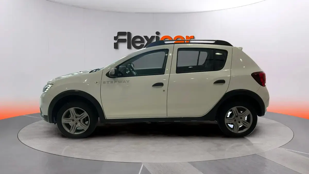 Usado Dacia Sandero Comfort 90 CV (66 kW) 2019 Blanco Berlina