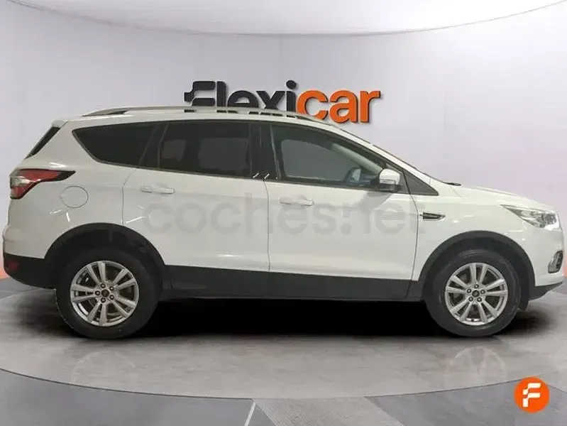 Usado Ford Kuga Trend 150 CV (110 kW) 2019 Blanco SUV