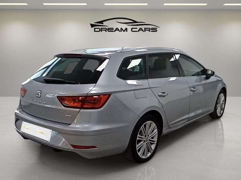 Usado Seat Leon XCELLENCE 130 CV (95 kW) 2020 Gris / plata Familiar