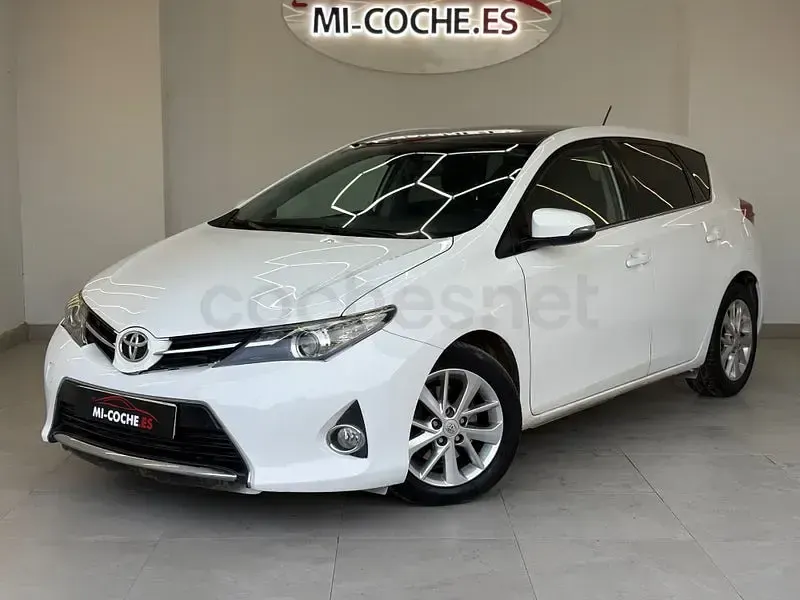 Usado Toyota Auris Business Edition 124 CV (91 kW) 2015 Blanco Berlina