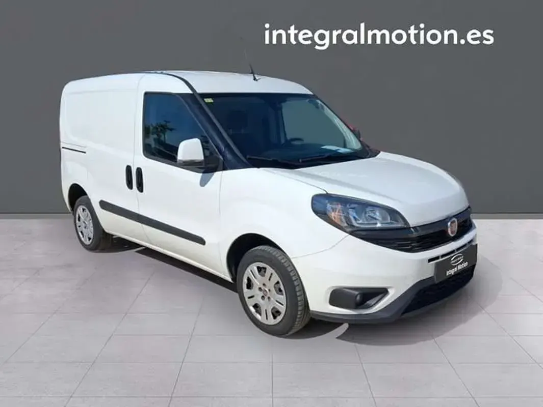 Usado Fiat Doblò 92 CV (67 kW) 2019 Blanco Monovolumen