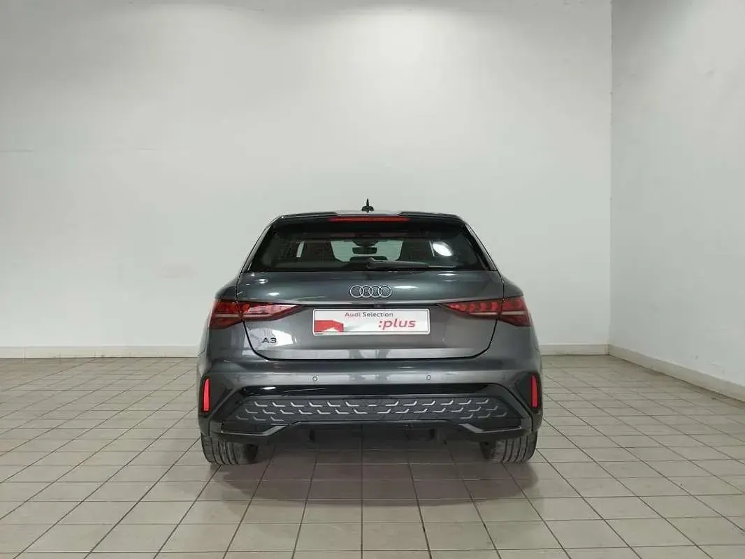 Usado Audi A3 Sportback e-tron S-Line 204 CV (150 kW) 2025 Gris Utilitario