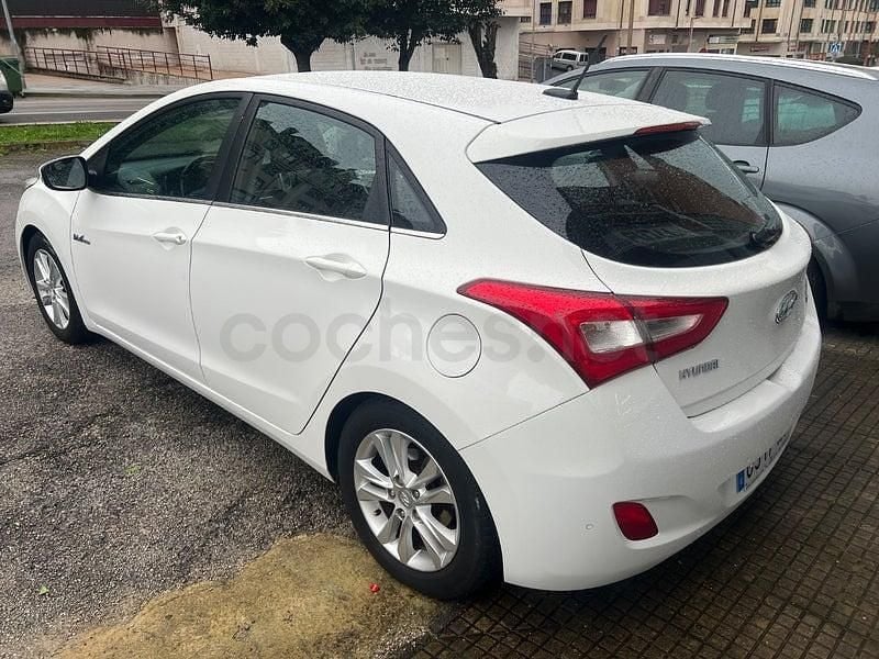 Usado Hyundai i30 110 CV (80 kW) 2013 Blanco Berlina