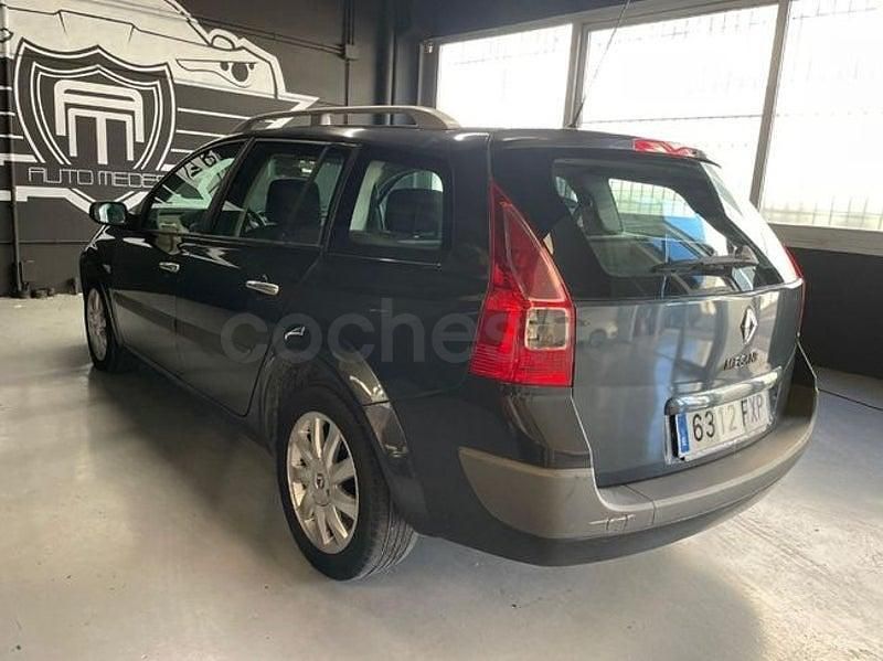 Usado Renault Mégane GrandTour Expression 113 CV (83 kW) 2007 Gris / plata Familiar