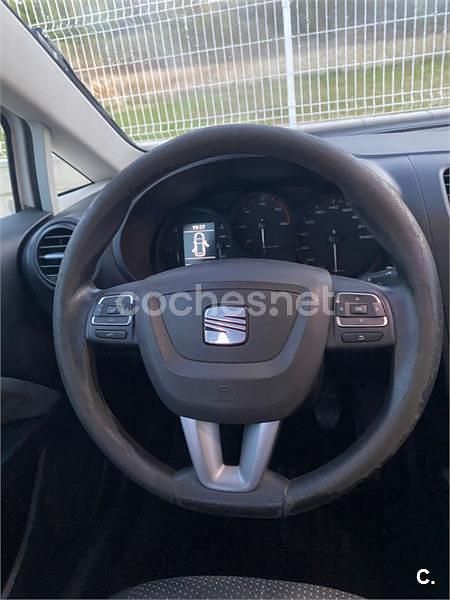 Blanco Usado 2010 Seat Leon Reference Berlina | 5000 € (Buen precio) - Imagen 1/4