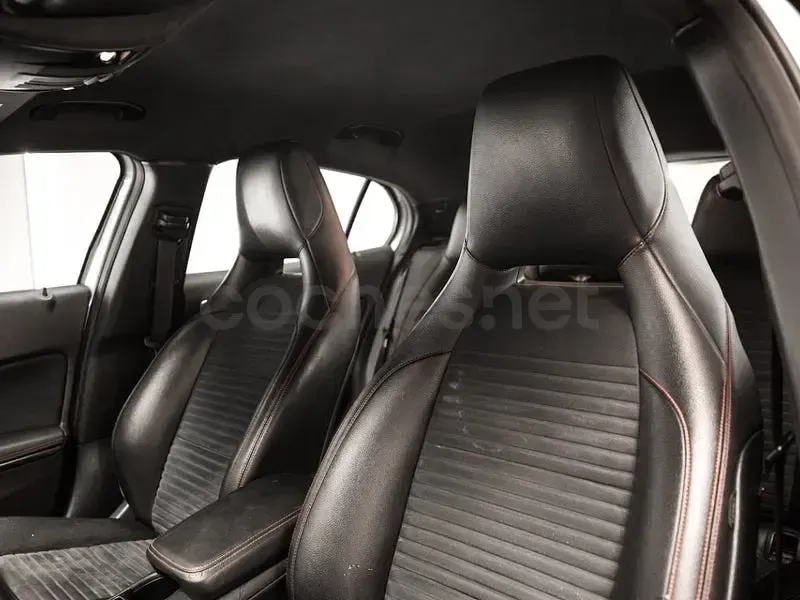 Usado Mercedes GLA200 AMG line 136 CV (100 kW) 2015 Gris / plata SUV