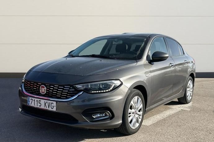 Usado Fiat Tipo Lounge 95 CV (69 kW) 2019 Gris Berlina