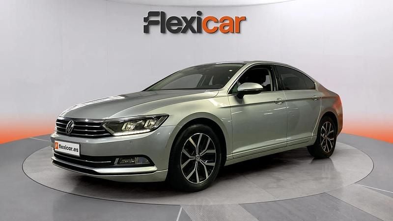 Usado VW Passat Advance 150 CV (110 kW) 2019 Gris Familiar