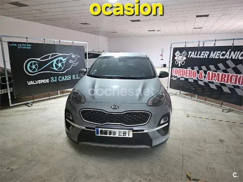 Usado Kia Sportage 115 CV (84 kW) 2019 Gris / plata SUV