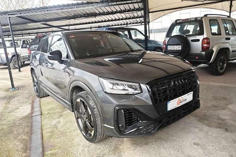 Usado Audi Q2 S-Line 150 CV (110 kW) 2021 Gris / plata SUV