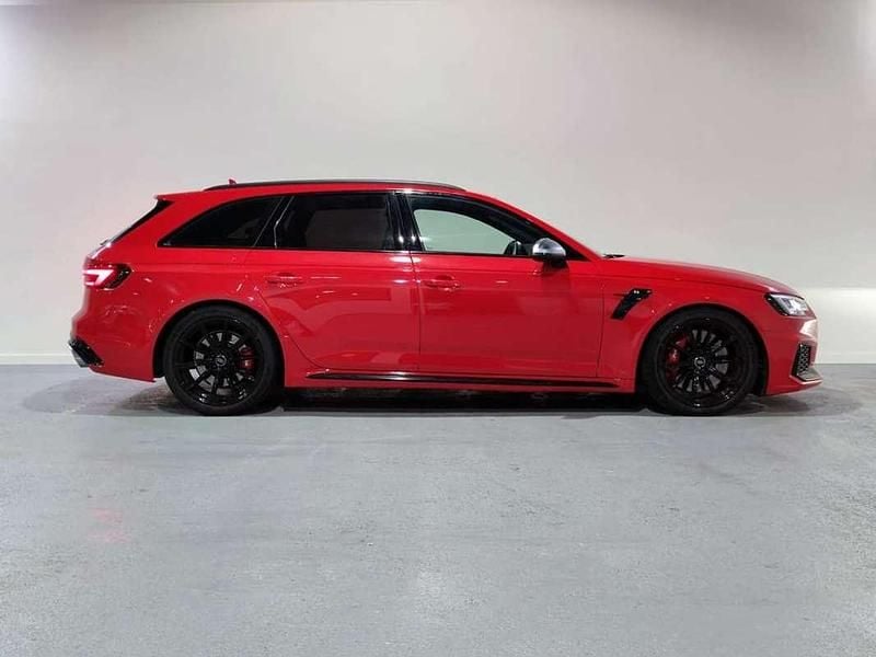 Usado Audi RS4 450 CV (330 kW) 2018 Rojo Familiar