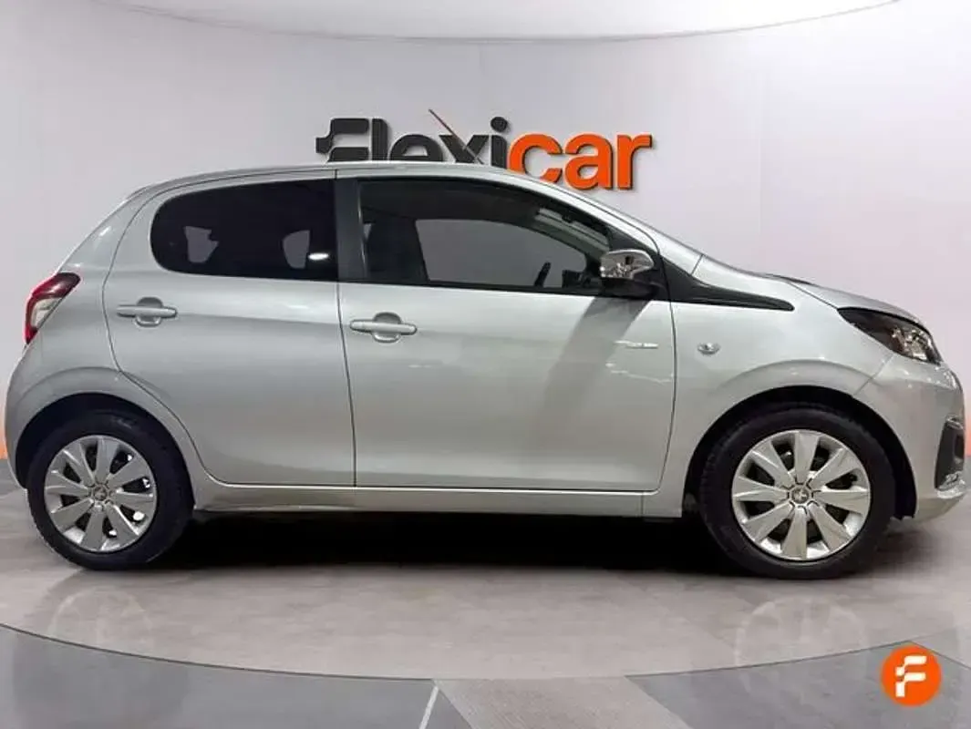 Usado Peugeot 108 Active 72 CV (52 kW) 2021 Gris Utilitario
