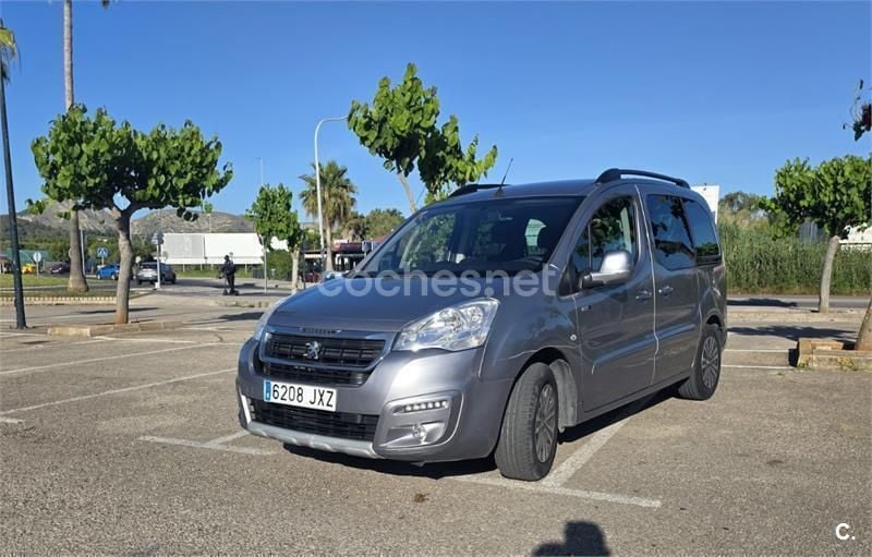Gris / plata Usado 2016 Peugeot Partner Tepee Active Monovolumen | 9900 € (Buen precio) - Imagen 1/4