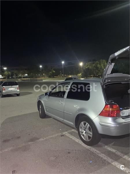 Gris / plata Usado 2000 VW Golf IV Highline Berlina | 1950 € (Buen precio) - Imagen 1/4