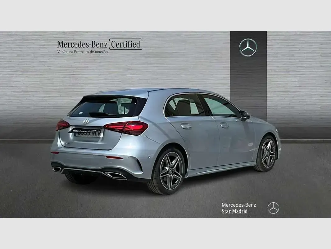 Usado Mercedes A180 136 CV (100 kW) 2025 Plateado Berlina