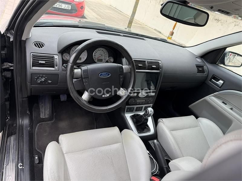 Usado Ford Mondeo ST 220 CV (161 kW) 2003 Negro Berlina