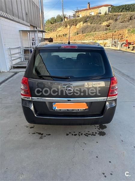Usado Opel Zafira Essentia 110 CV (80 kW) 2010 Gris / plata Monovolumen
