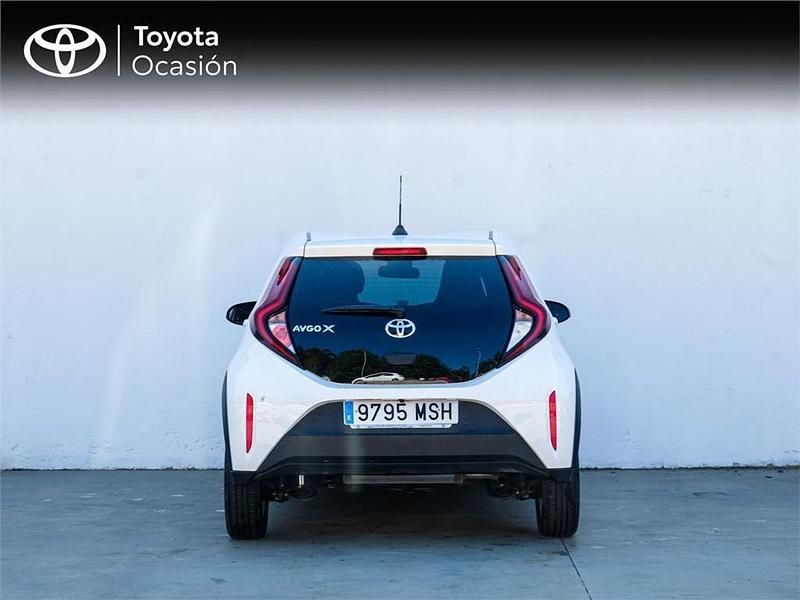 Usado Toyota Aygo Play 72 CV (52 kW) 2024 Blanco