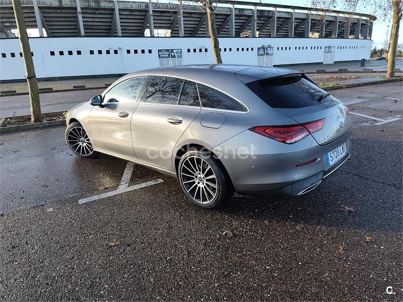 Usado Mercedes CLA200 Shooting Brake 150 CV (110 kW) 2020 Gris / plata Familiar