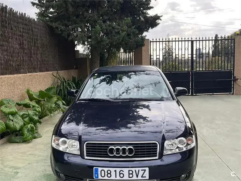 Usado Audi A4 130 CV (95 kW) 2002 Negro Berlina