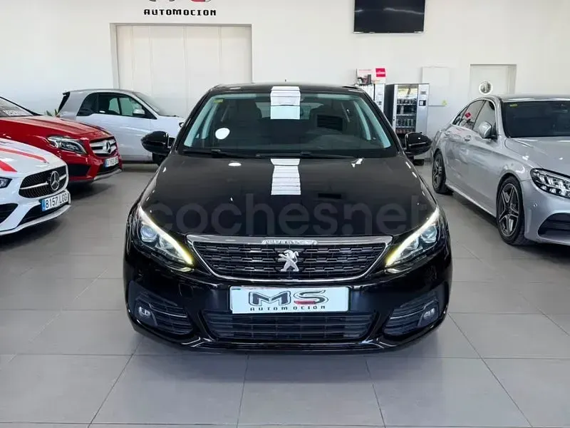 Usado Peugeot 308 Style 100 CV (73 kW) 2018 Negro Berlina