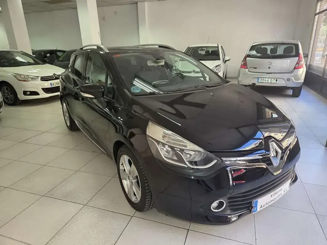 Usado Renault Clio Dynamique 90 CV (66 kW) 2014 Negro Familiar