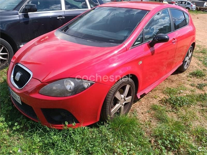 Usado Seat Leon Sport 140 CV (102 kW) 2007 Rojo Utilitario