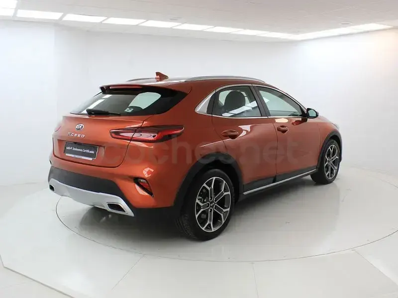 Usado Kia XCeed 120 CV (88 kW) 2022 Naranja SUV
